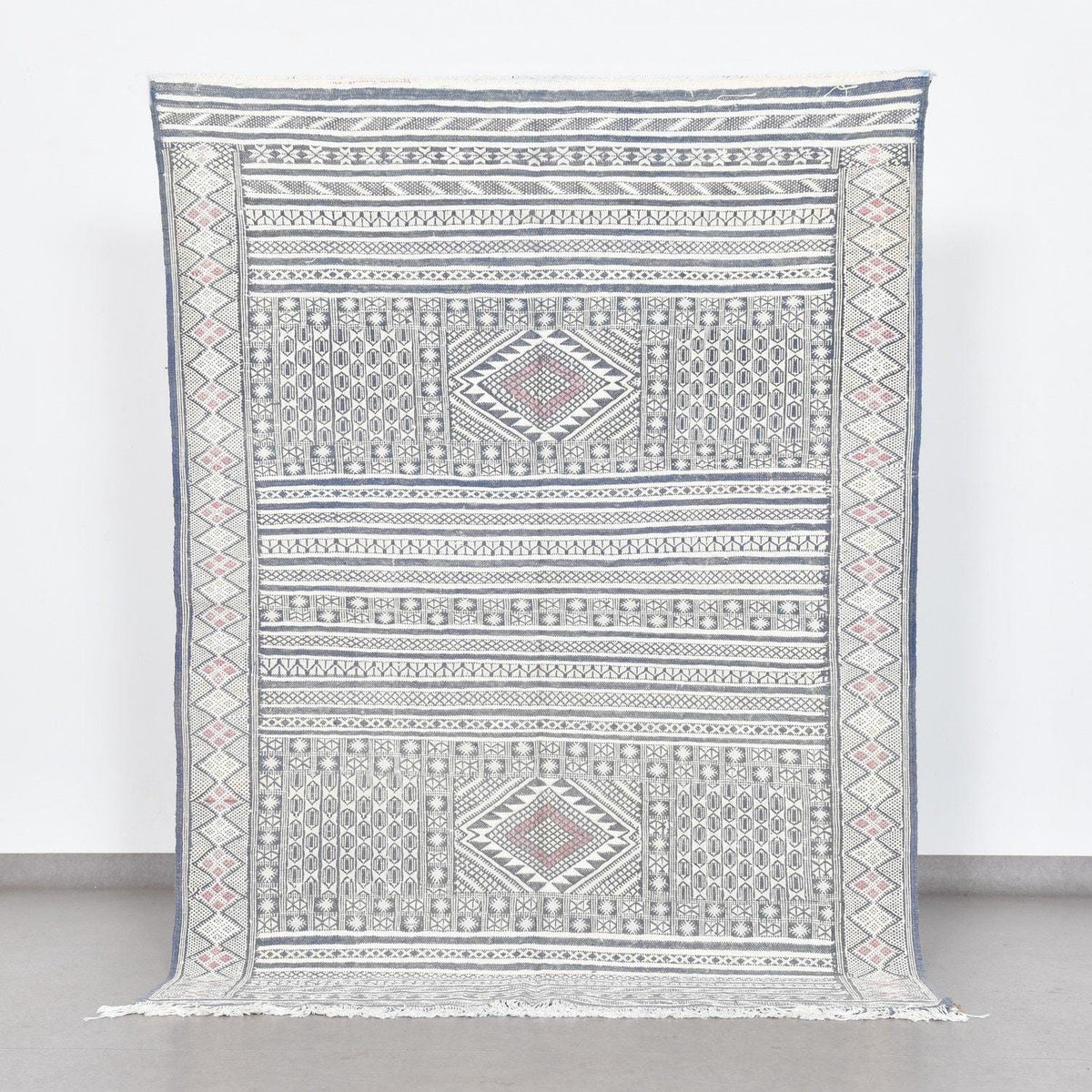 Tapis berbere gris et blanc