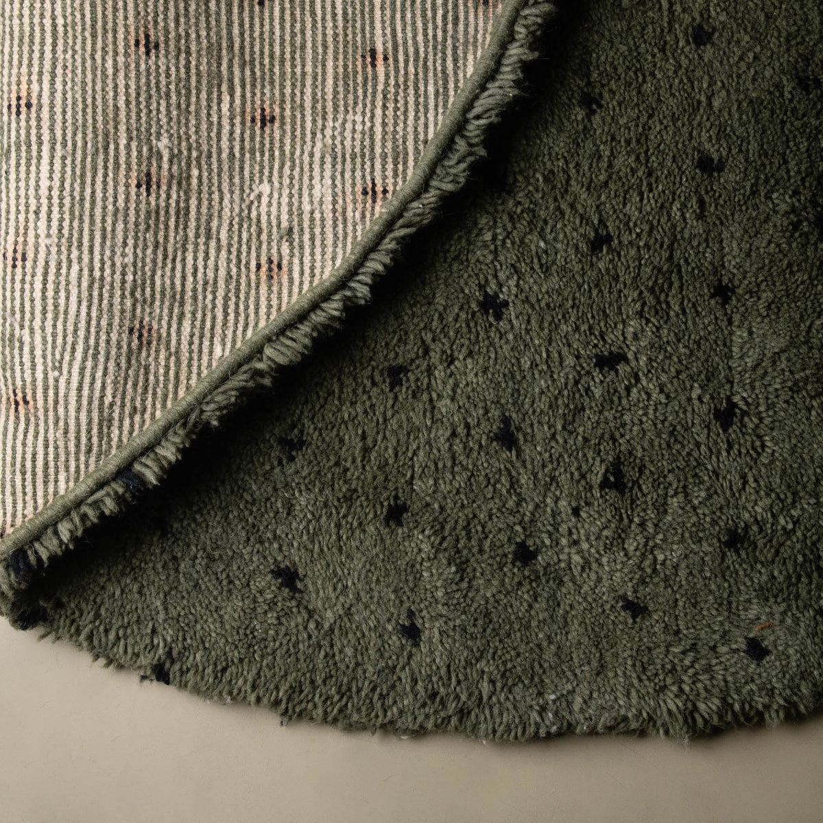 Noujoum Vert Militaire Rond - Tapis Berbère shaggy