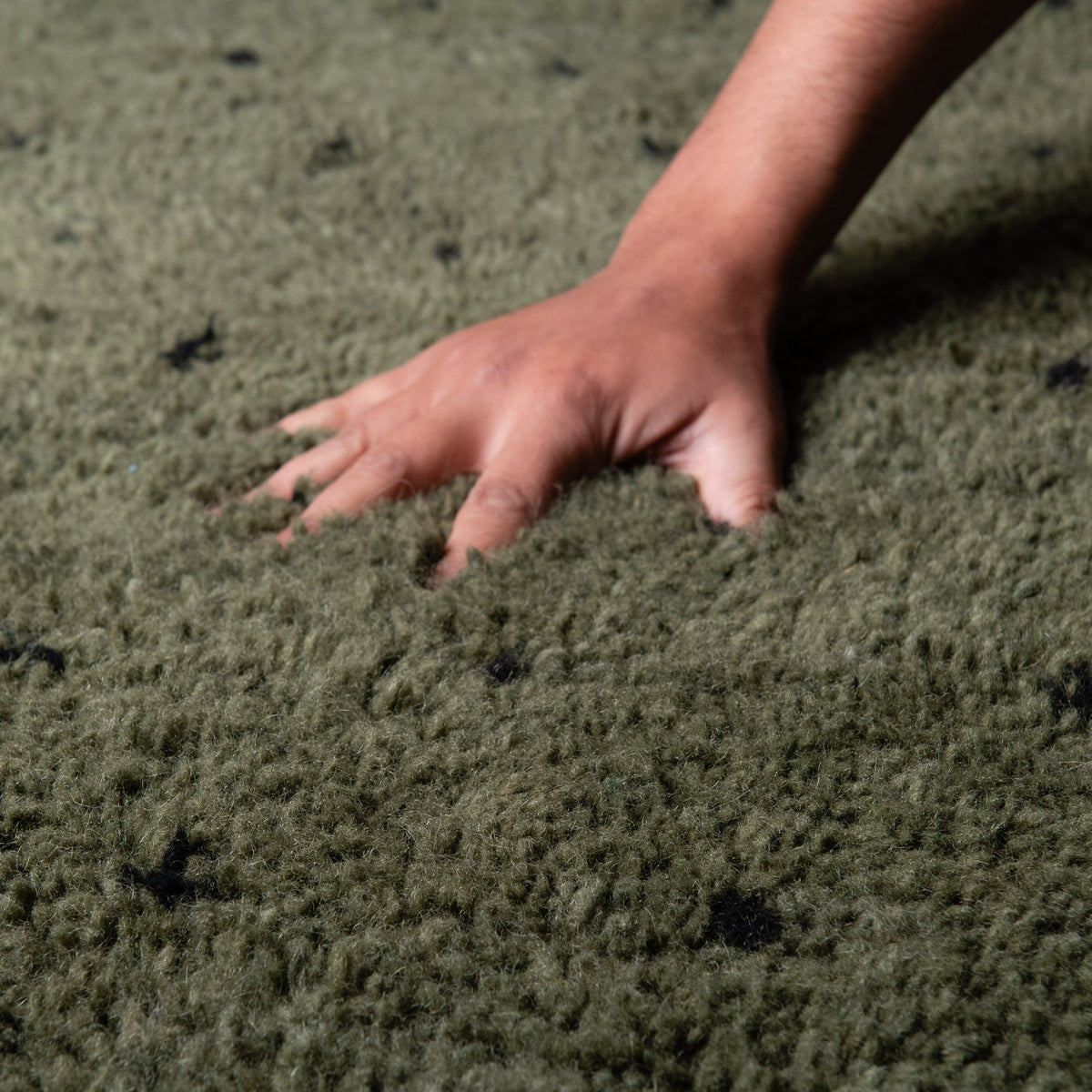 Noujoum Vert Militaire Rond - Tapis Berbère shaggy