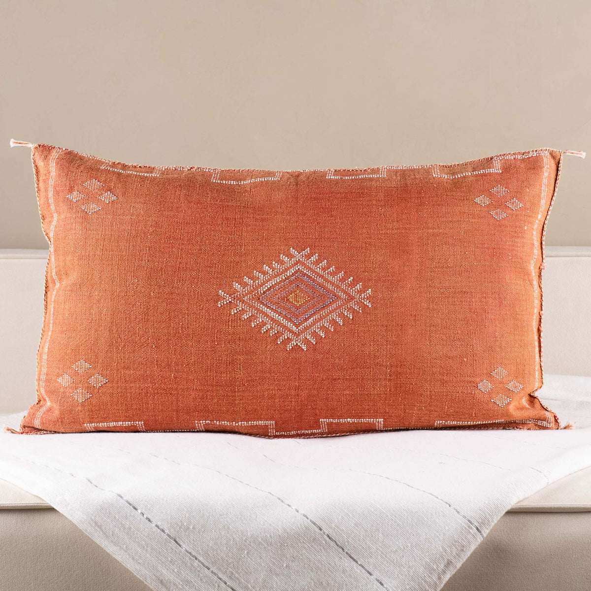 Coussin Rouge en soie de cactus