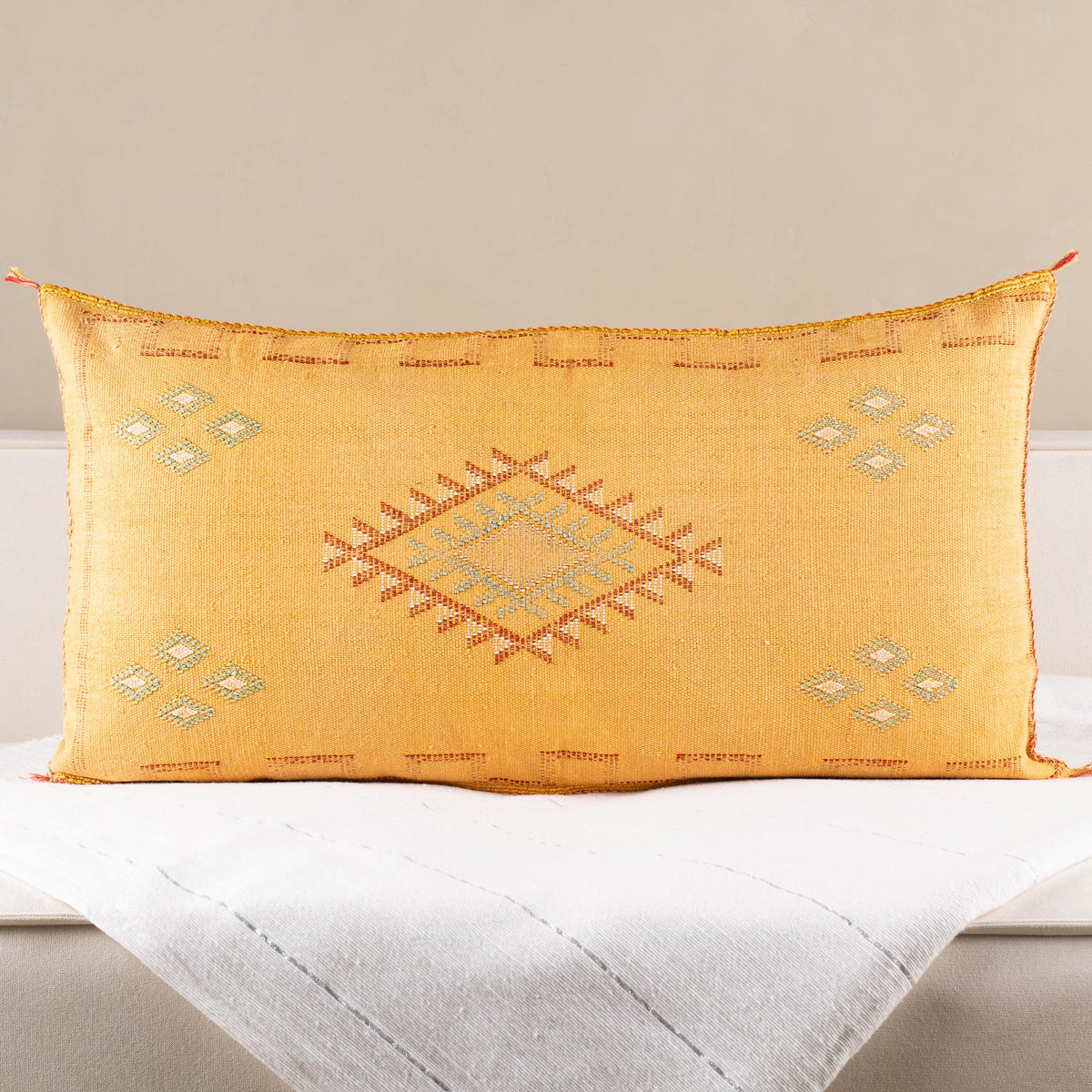 Coussin Jaune en soie de cactus
