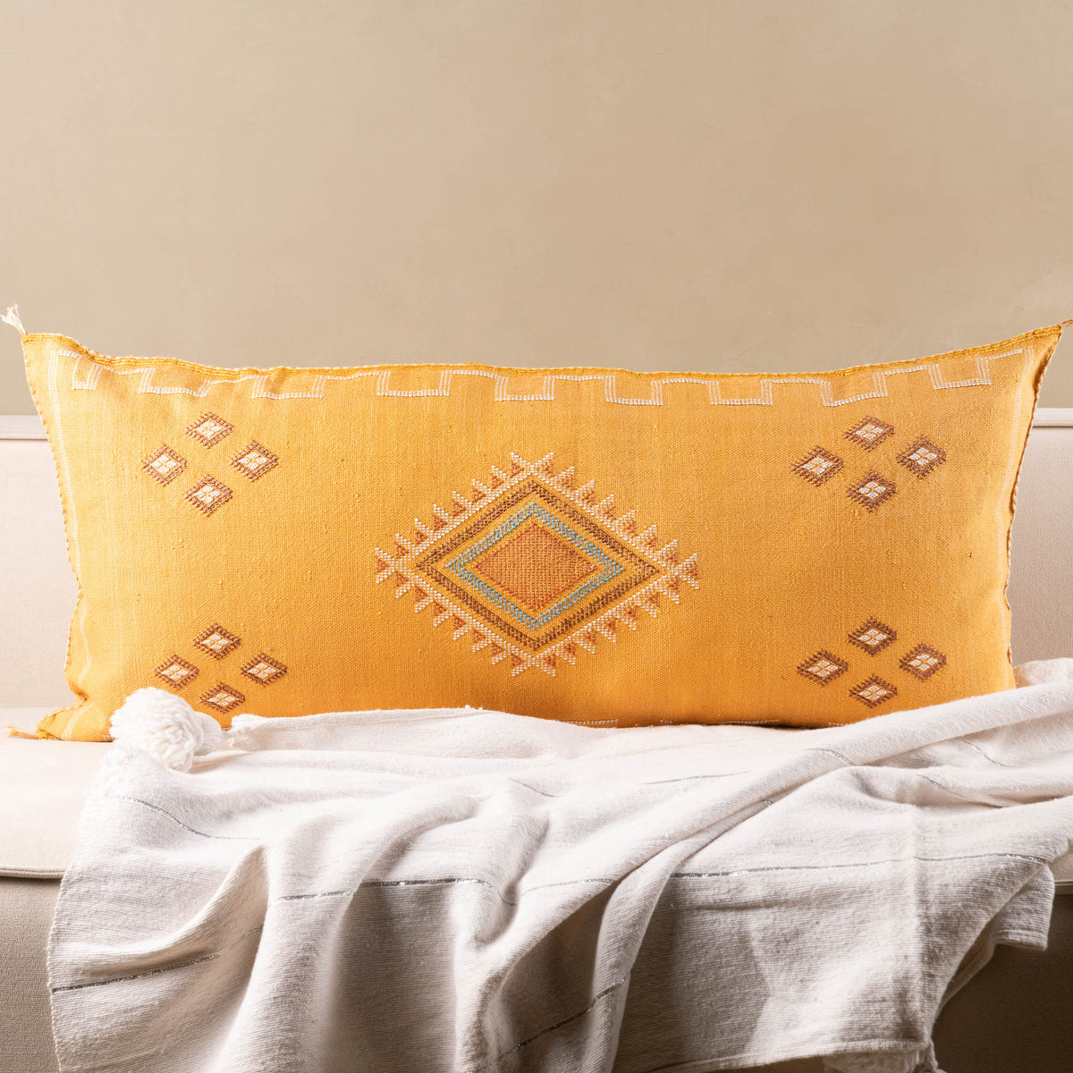 Coussin Jaune en soie de cactus