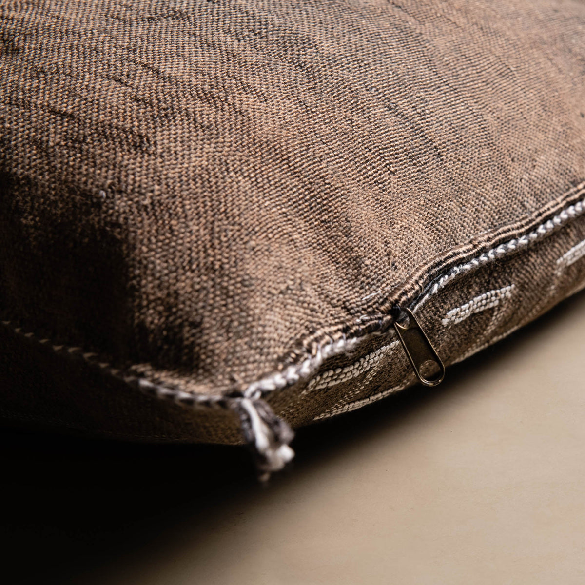 Coussin Marron en soie de cactus