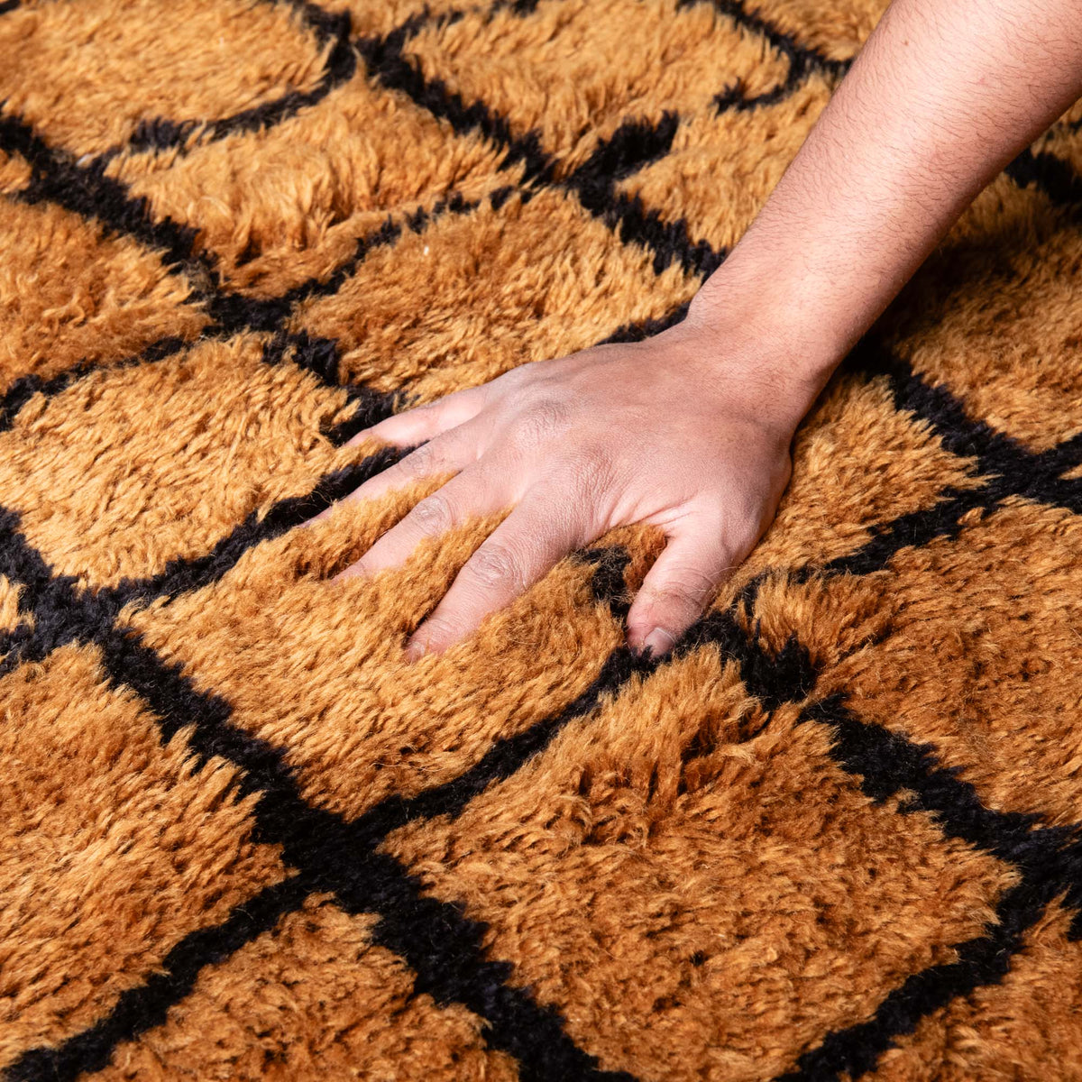 Grille Bronzienne - Luxueux tapis Berbère shaggy