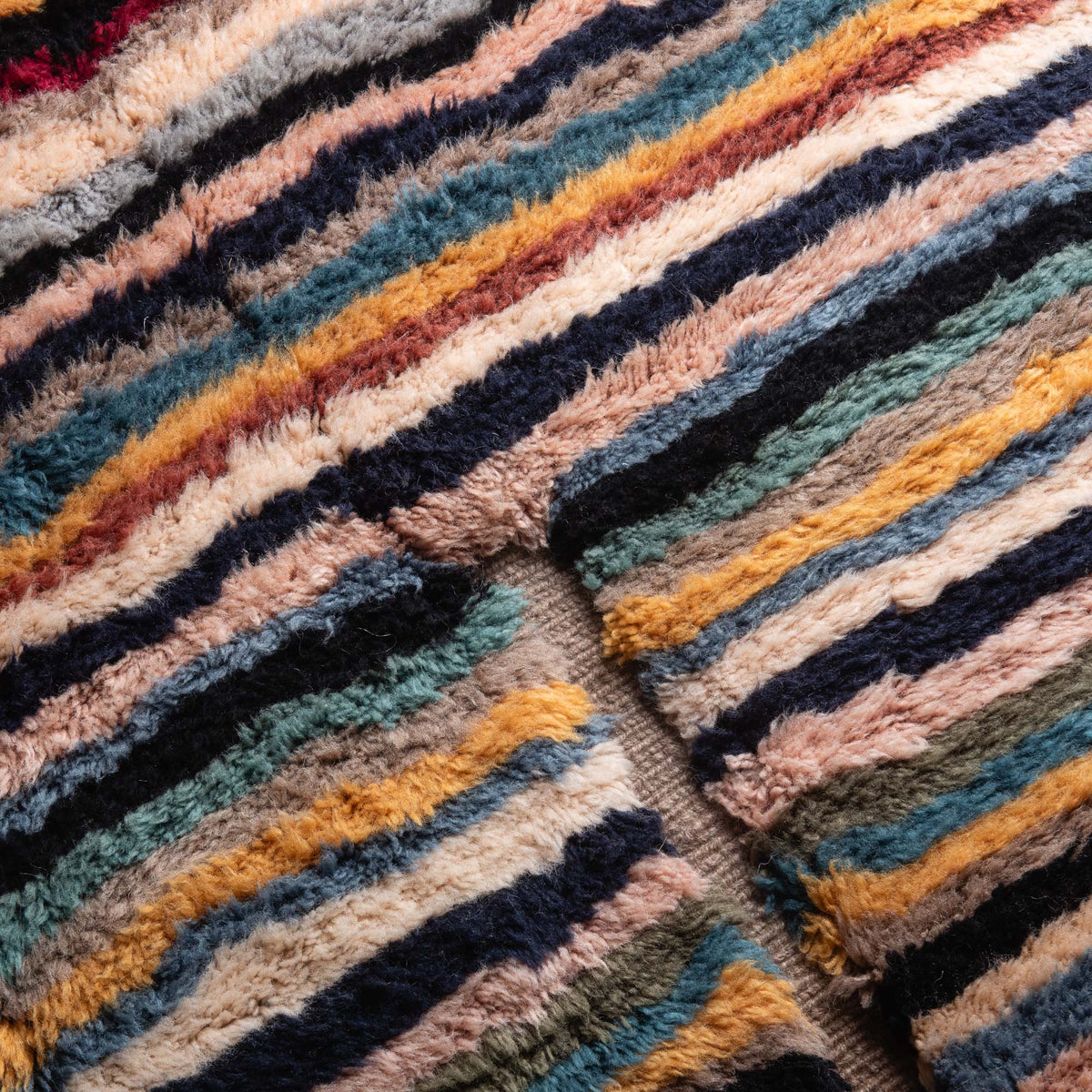 Bloom linéaire - Luxueux tapis Berbère shaggy