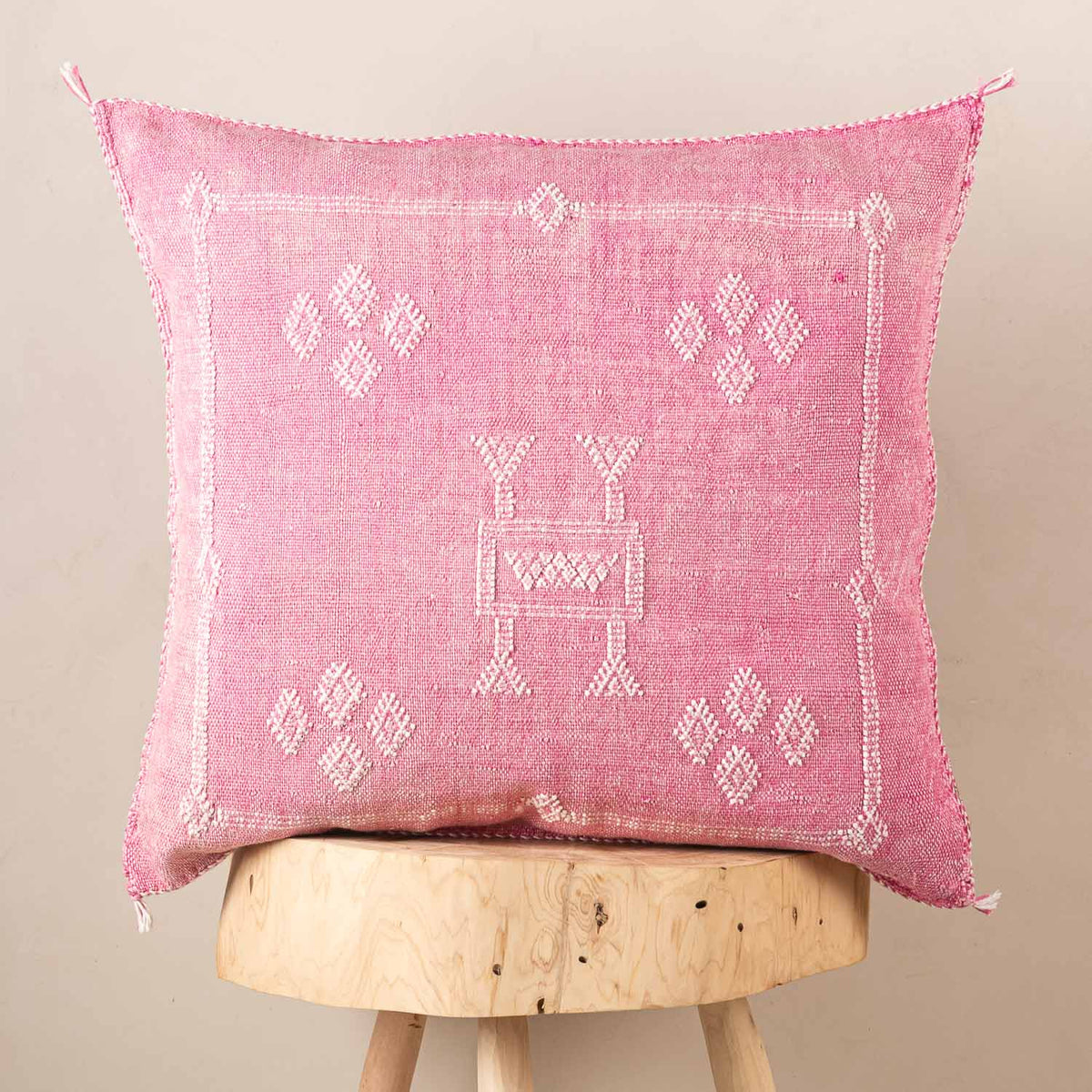 Coussin rose en soie de cactus