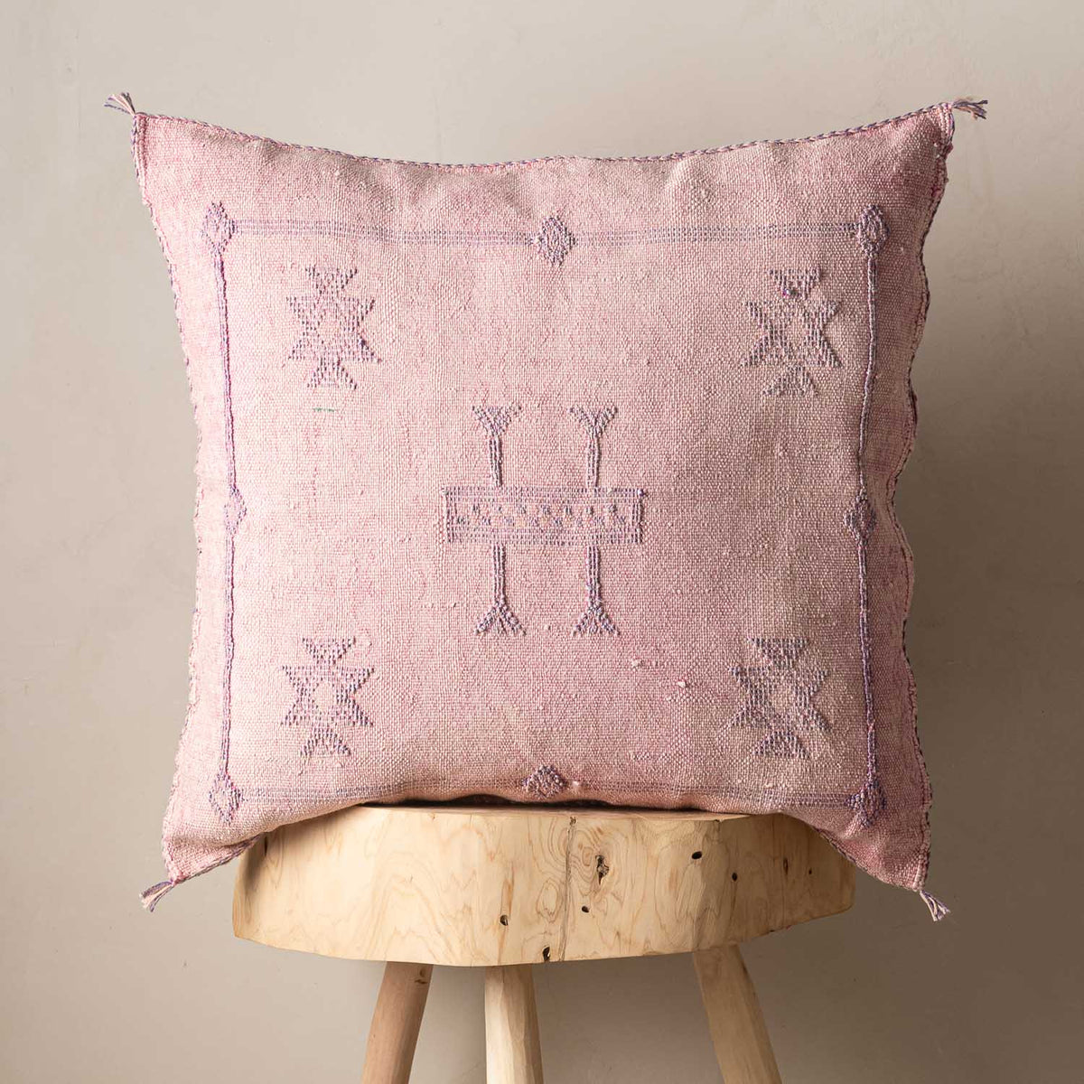 Coussin rose en soie de cactus