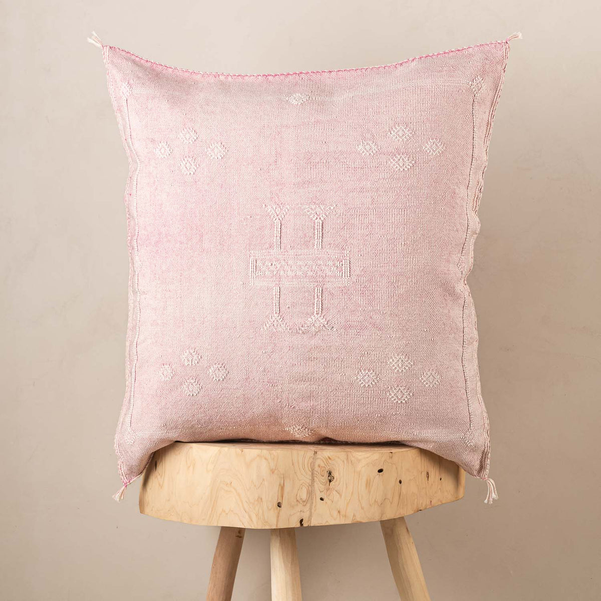 Coussin rose en soie de cactus