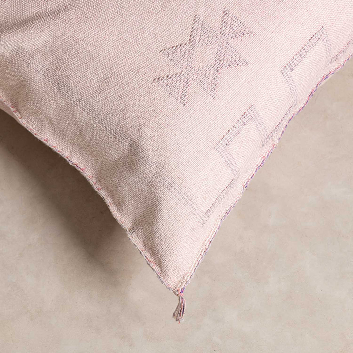 Coussin Rose en soie de cactus