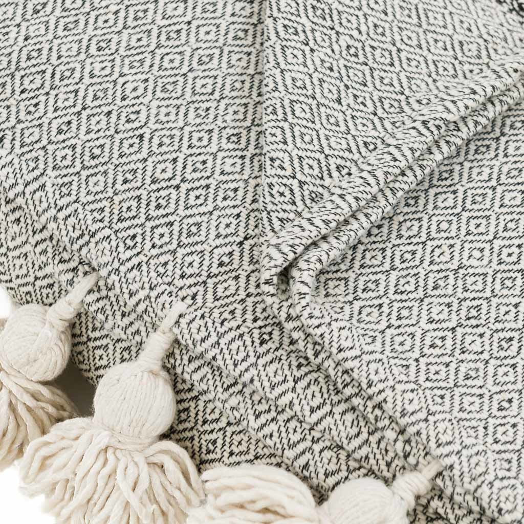 Couverture Pompon Blanc et Gris - 280 x 180 cm - Moroccan 