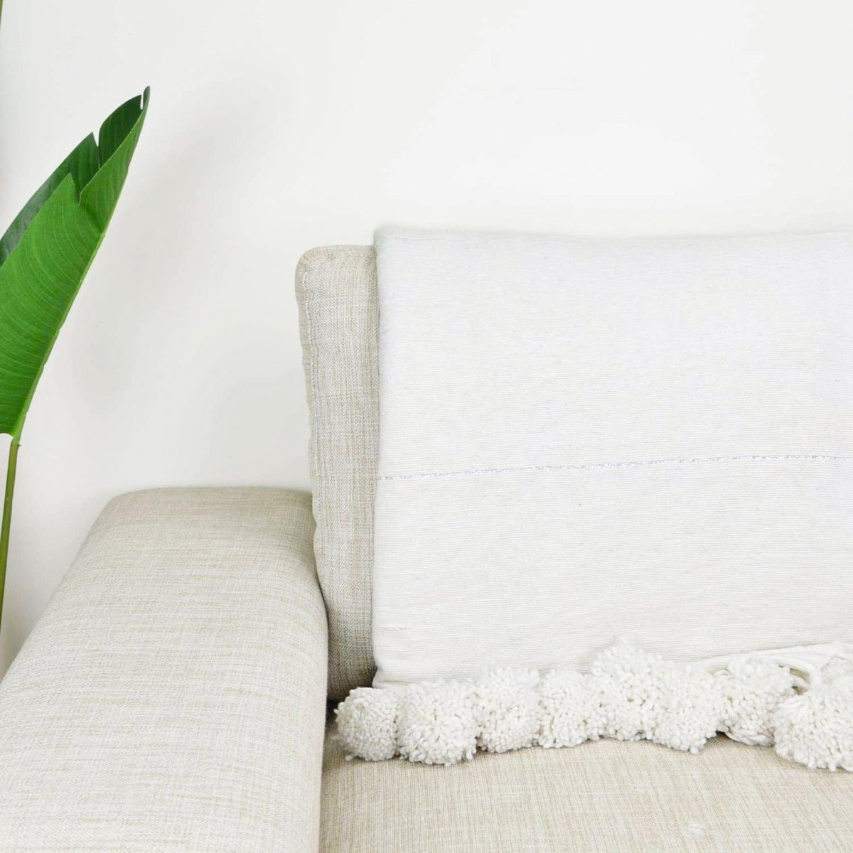 Couverture Pompon Blanche - 300x200 cm - Moroccan Furniture