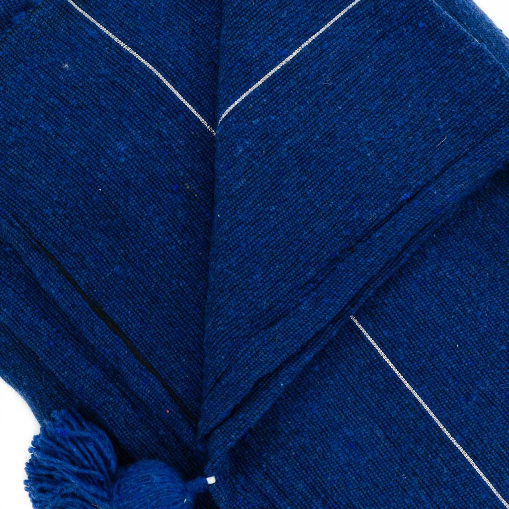 Couverture Pompon Bleu et Argent - Moroccan Furniture