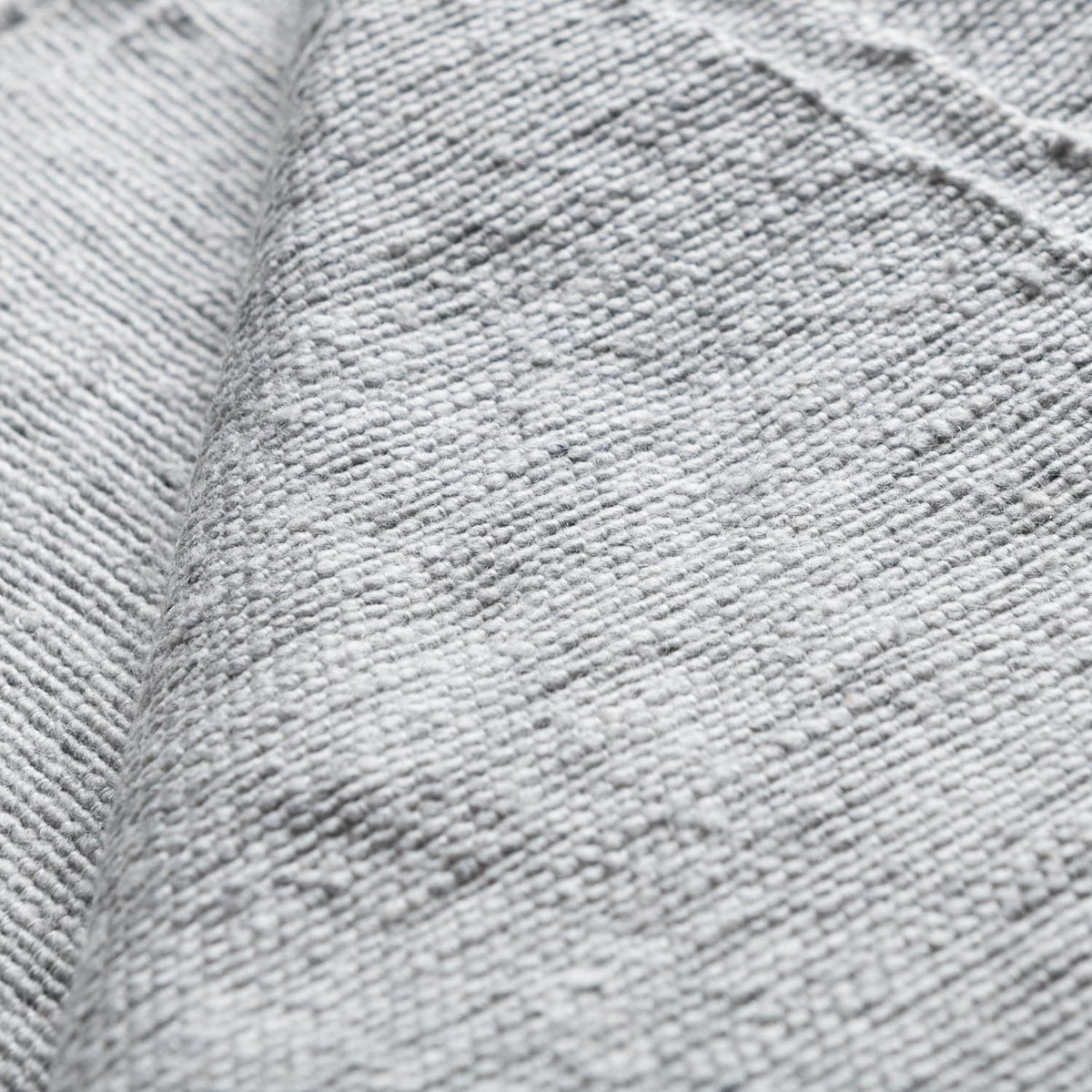 Couverture Pompon Grise - 290 x 190 cm - Moroccan Furniture