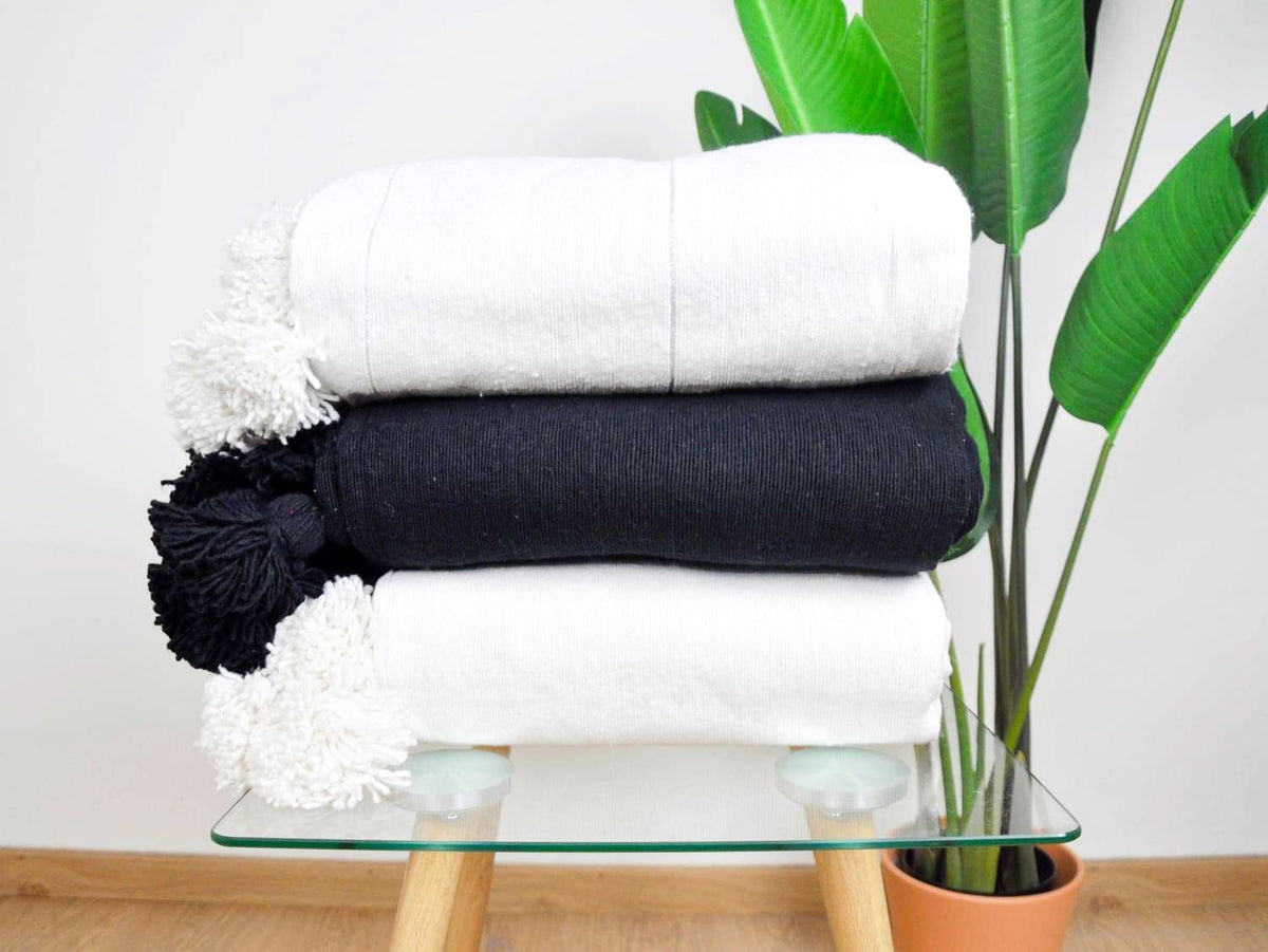 Couverture Pompon Noire et Argent - 290 x 190 cm - Moroccan 