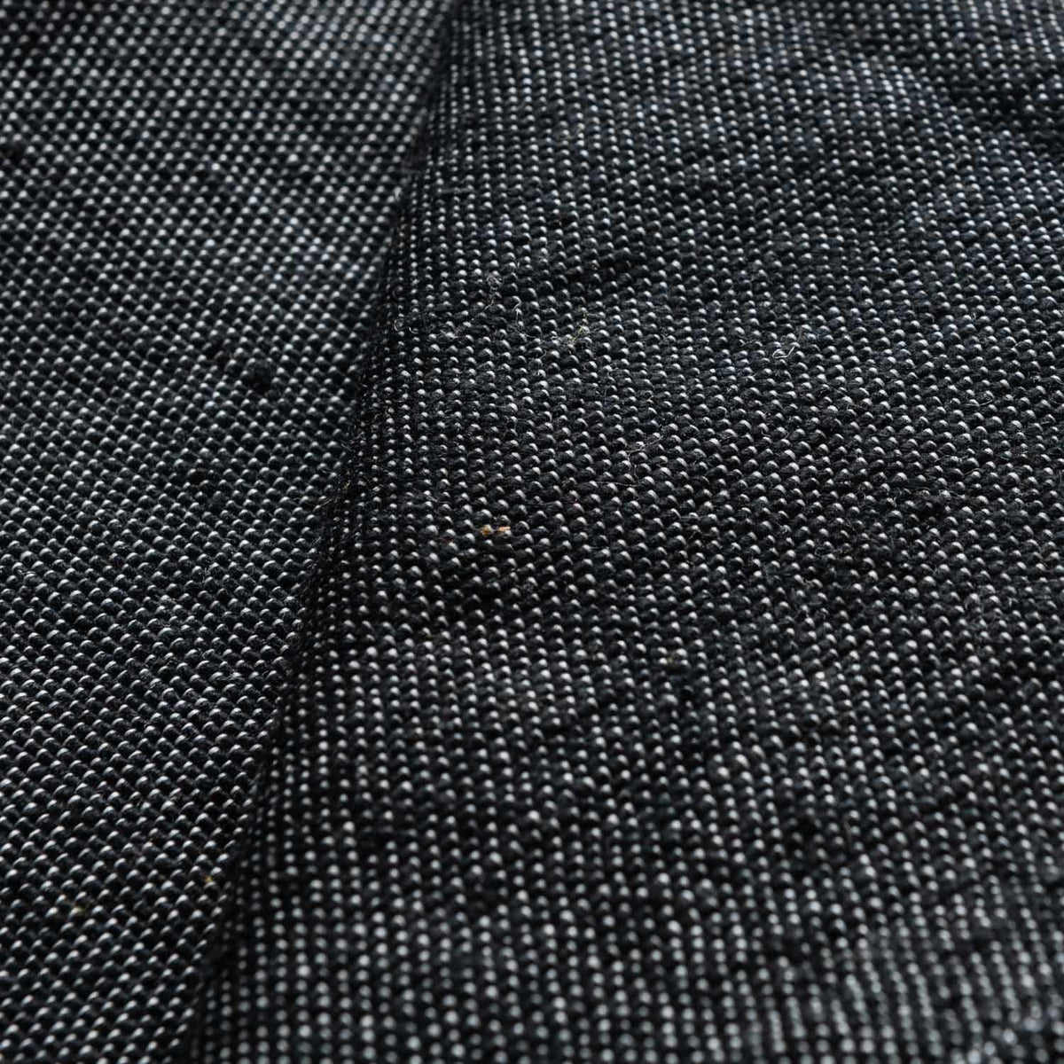 Couverture Pompon Noire - Moroccan Furniture