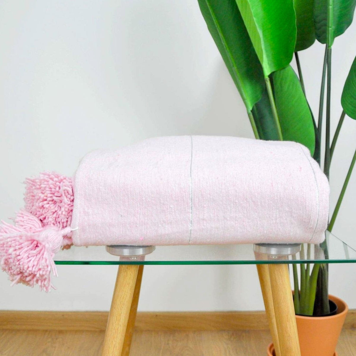 Couverture Pompon Rose et Argent - 280x190 cm - Moroccan 